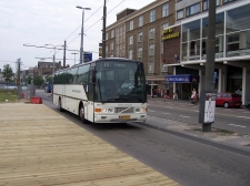Connexxion_Tours_857_Arnhem_Station_juli_2005.JPG