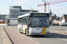 De_Lijn_440215_(Autobusbedrijf_Bronckaers_Genk)_SLQ-842_Maastricht_Wilhelminabrug_10-03-2007_09-2004.jpg