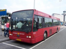 Connexxion_2524_Schiphol_Plaza_13-05-2006_BJ-BV-15.JPG