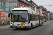 Bestandsnaam=De_Lijn_4517_Gent_Dendermondsesteenweg_27-12-2006_NMD-377.JPG
Bestandsgrootte=117KiB
Afmetingen = 1037x692
Datum toegevoegd = 05 mei 2007 De_Lijn_4517_Gent_Dendermondsesteenweg_27-12-2006_NMD-377.JPG