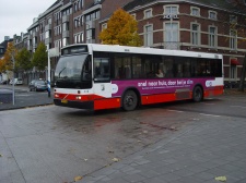 Veolia_818_Maastricht_Stationsplein_20061118.JPG